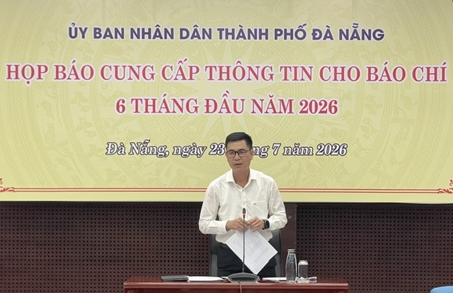 Ông Nguyễn Đức Bình, Chánh Văn phòng UBND TP. Đà Nẵng chủ trì họp báo, vào chiều ngày 23/7/2026. Ảnh Ngô Anh Văn