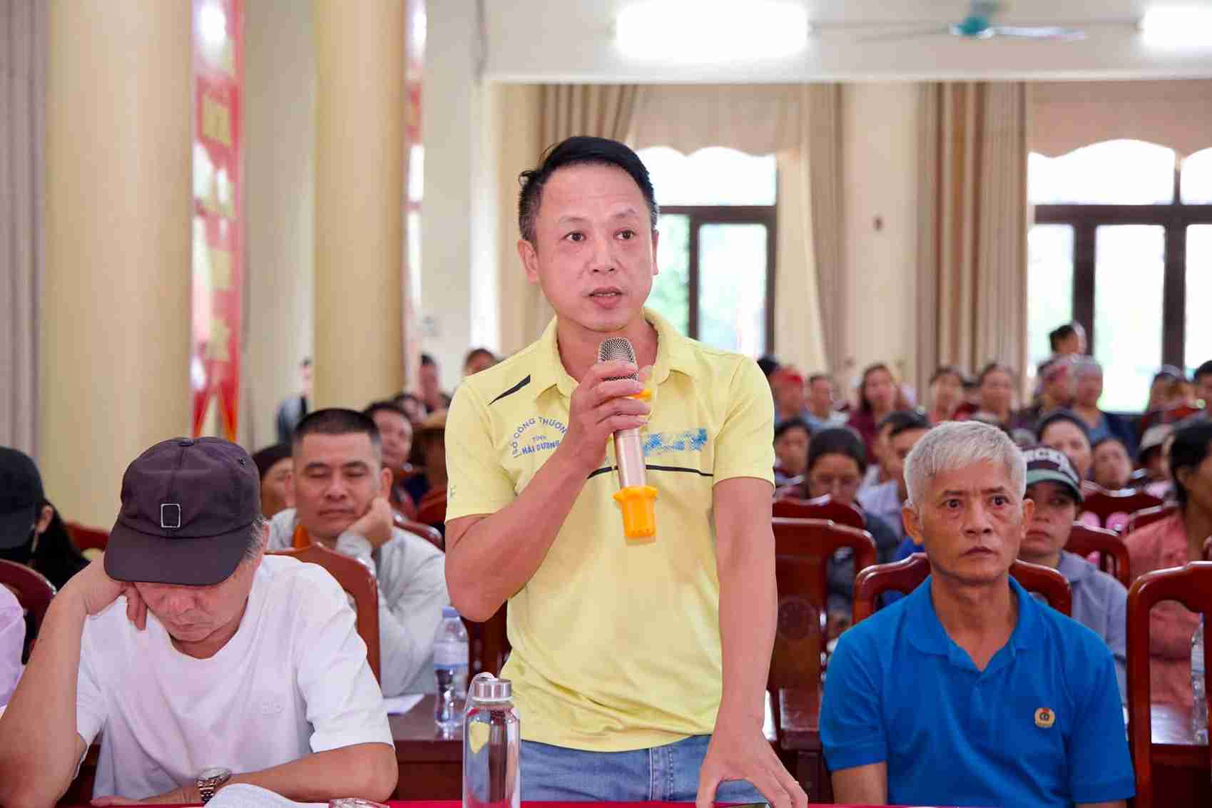Đại biểu phát biểu ý kiến tại hội nghị về công tác bồi thường, hỗ trợ, tái định cư phục vụ Dự án đường sắt tốc độ cao Hà Nội - Quảng Ninh. Ảnh: Phường Nhị Chiểu
