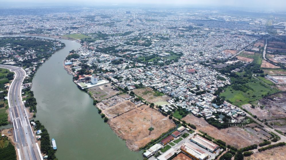 Khu vực Khu công nghiệp Biên Hòa 1, TP Đồng Nai đang triển khai nhiều dự án hạ tầng giao thông, trung tâm thương mại, chỉnh trang đô thị... Ảnh: Hà Anh Chiến