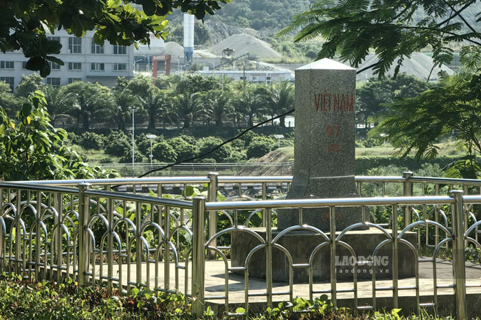 Cột mốc biên giới đánh dấu đường biên giới Việt Nam - Trung Quốc tại khu vực Bản Vược. Ảnh: Đinh Đại