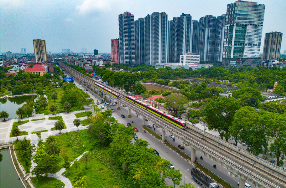 Toàn cảnh khu vực đầu và cuối tuyến đường sắt đô thị dài nhất Hà Nội: Nơi là hạt nhân thành phố phía Tây, nơi là tâm điểm nguồn cung bất động sản