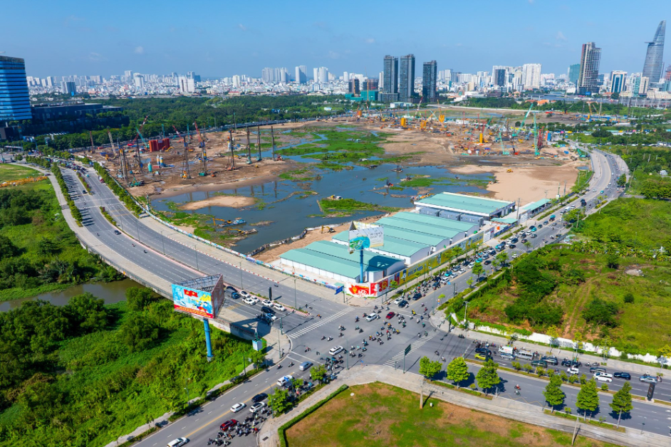 Ngắm rừng cần cẩu phủ kín chân trời ở tổ hợp trung tâm hành chính gần 30.000 tỷ của TP.HCM