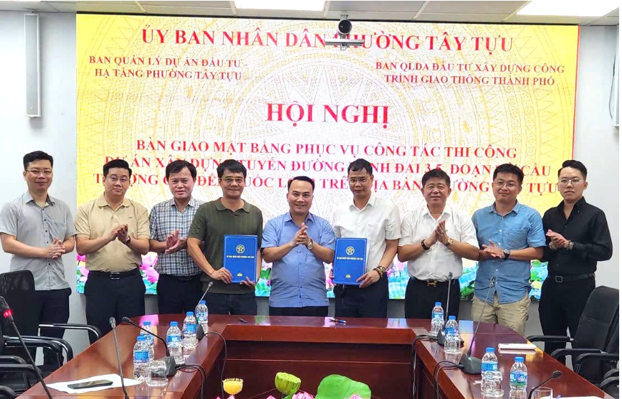 Phường Tây Tựu bàn giao mặt bằng thực hiện dự án đường Vành đai 3,5