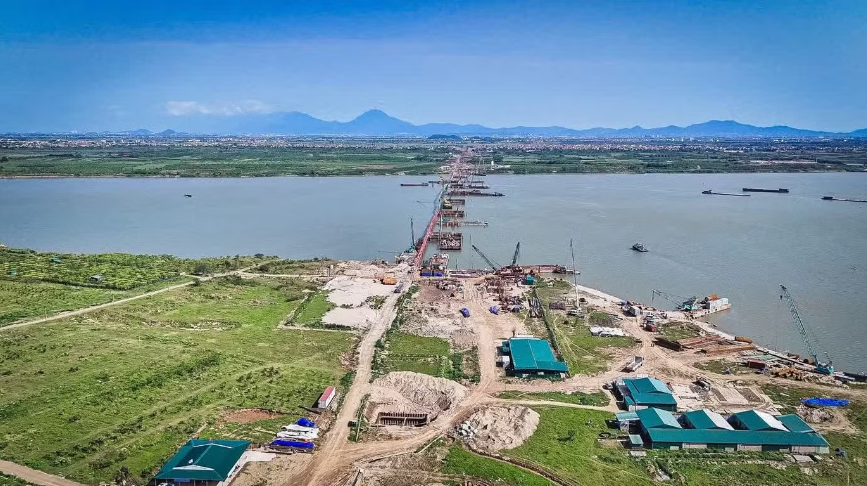 Tiến độ thi công 7 cây cầu vượt sông Hồng ra sao?