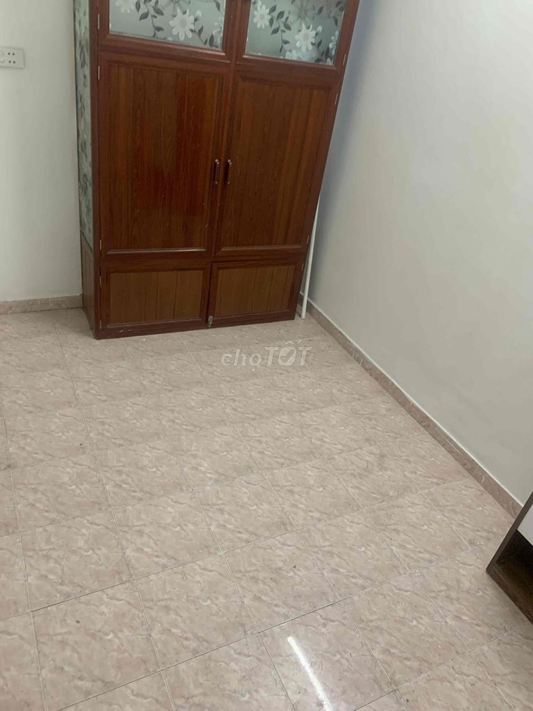 Mình cần bán nhà sổ đỏ riêng 4 tầng ,1 tum ,giá 2,9 tỷ , khâm thiên HN