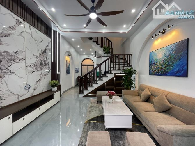 CC Cần Bán giúp căn nhà 3 tầng ngõ 91 phố Cầu Cốn ( thông sang khu đô thị mới )