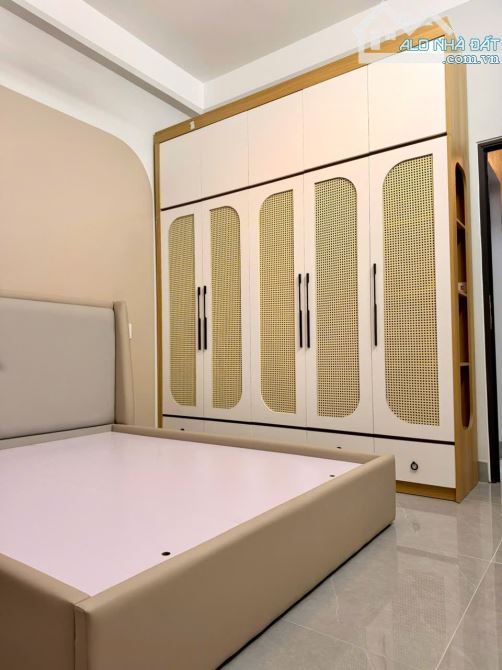 CC CẦN BÁN NHÀ 4 TẦNG – Ô TÔ ĐỖ CỬA – TRUNG TÂM TP – GIÁ TỐT