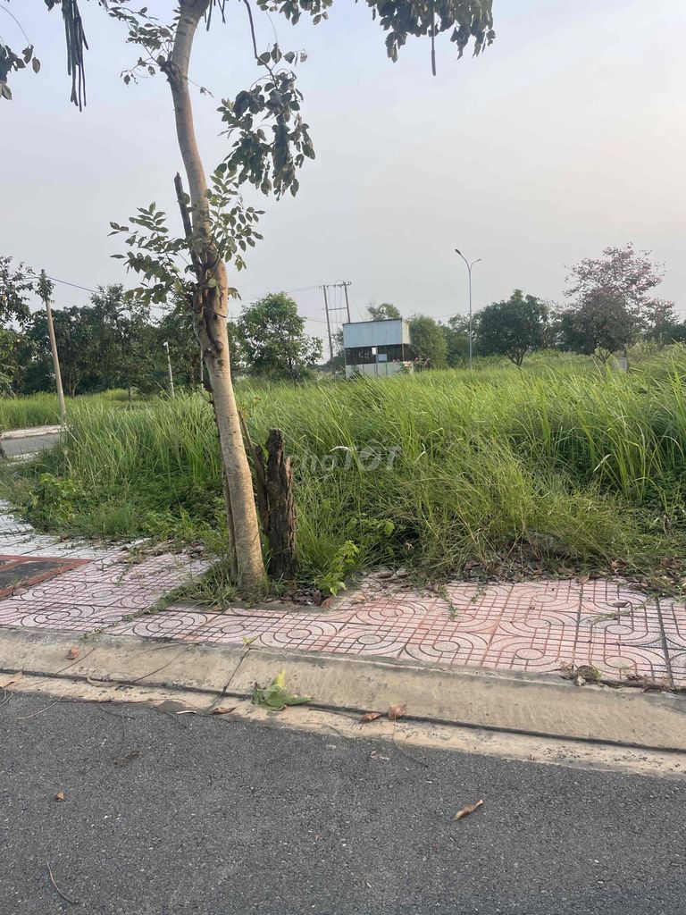 Bán lô đất nền Làng Sen Giá Re