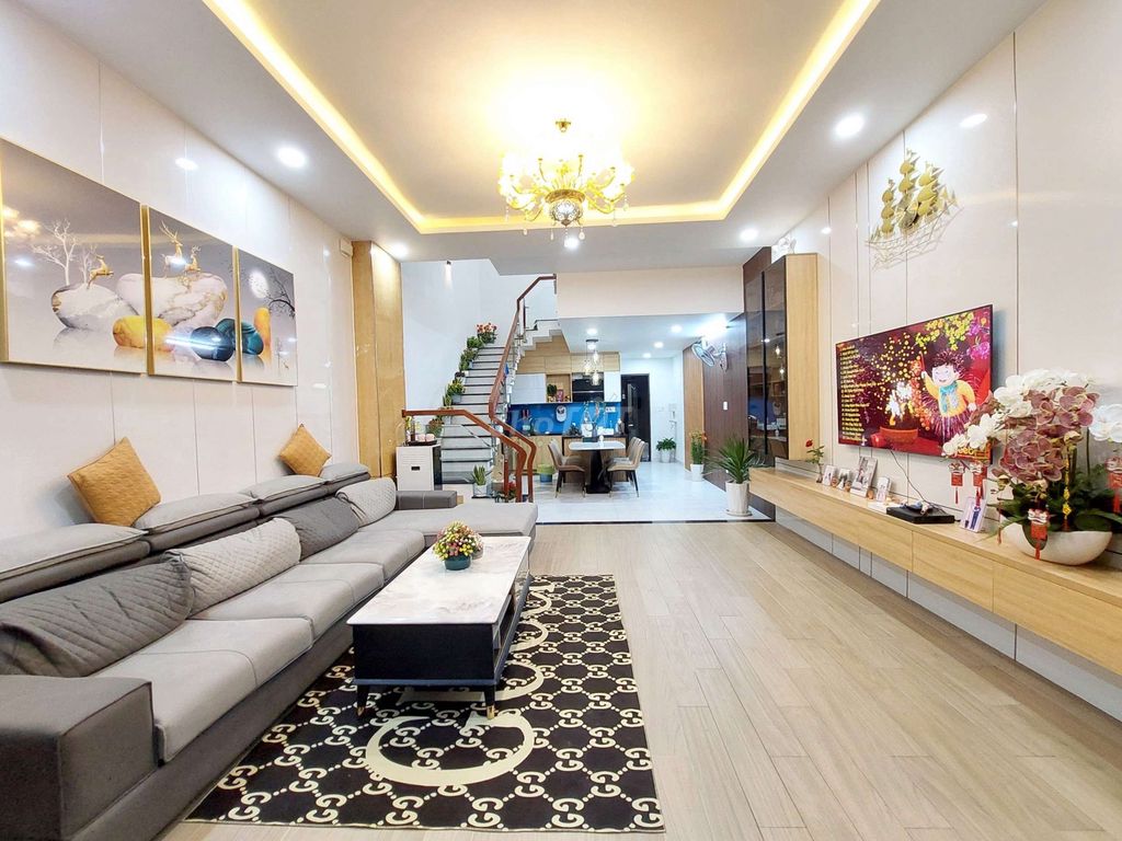 Nhà 3 tầng cao cấp